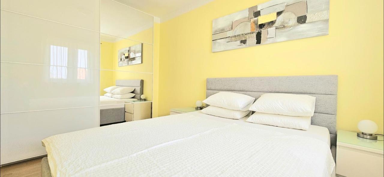 Apartments Oaza, Vrsi Mulo Bagian luar foto