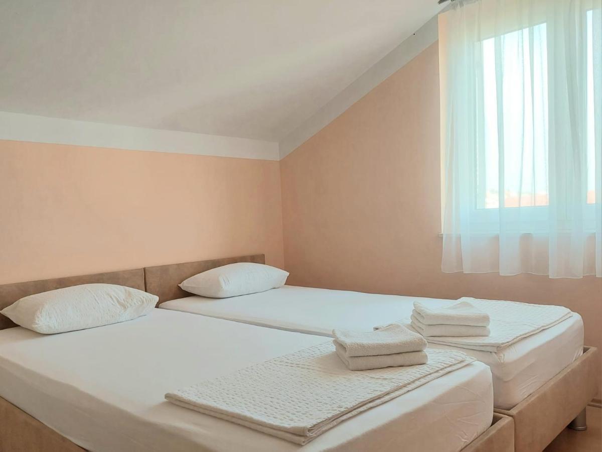 Apartments Oaza, Vrsi Mulo Bagian luar foto